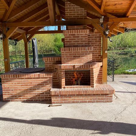 Moonlake Chalet Gainesti المظهر الخارجي الصورة