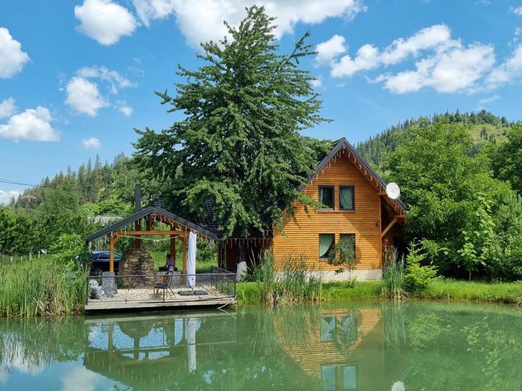 Moonlake Chalet Gainesti المظهر الخارجي الصورة