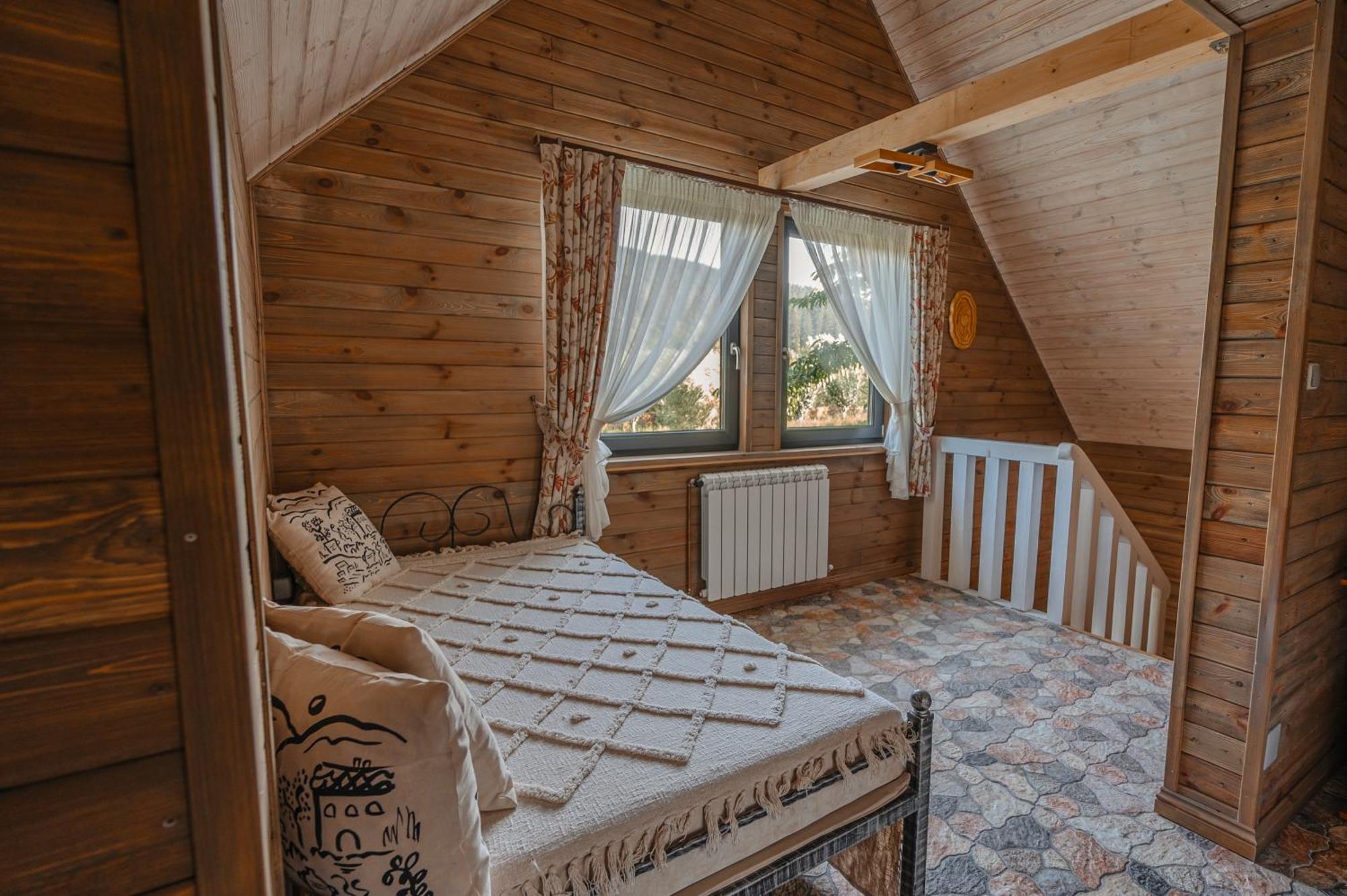 Moonlake Chalet Gainesti المظهر الخارجي الصورة