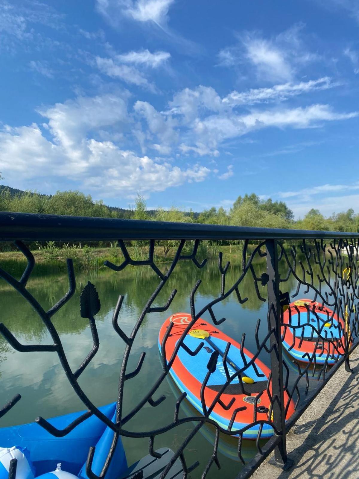 Moonlake Chalet Gainesti المظهر الخارجي الصورة