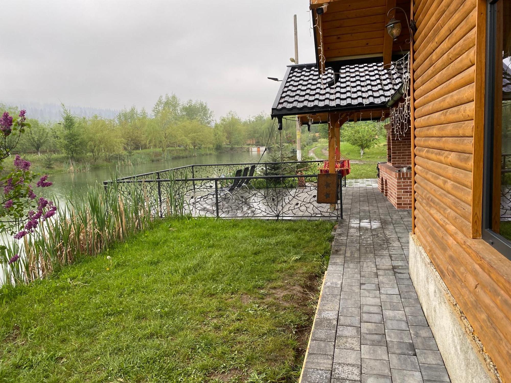 Moonlake Chalet Gainesti المظهر الخارجي الصورة