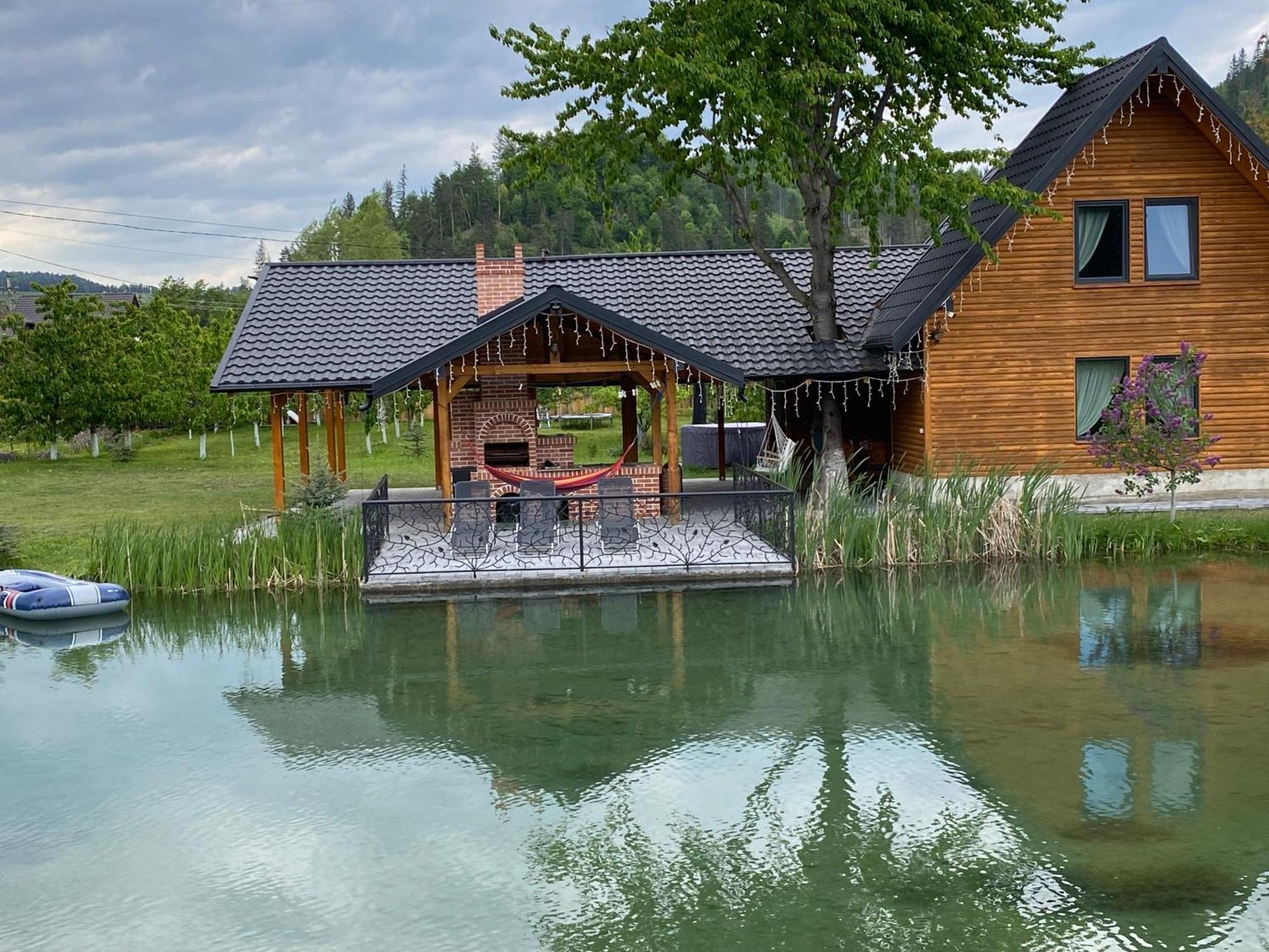 Moonlake Chalet Gainesti المظهر الخارجي الصورة