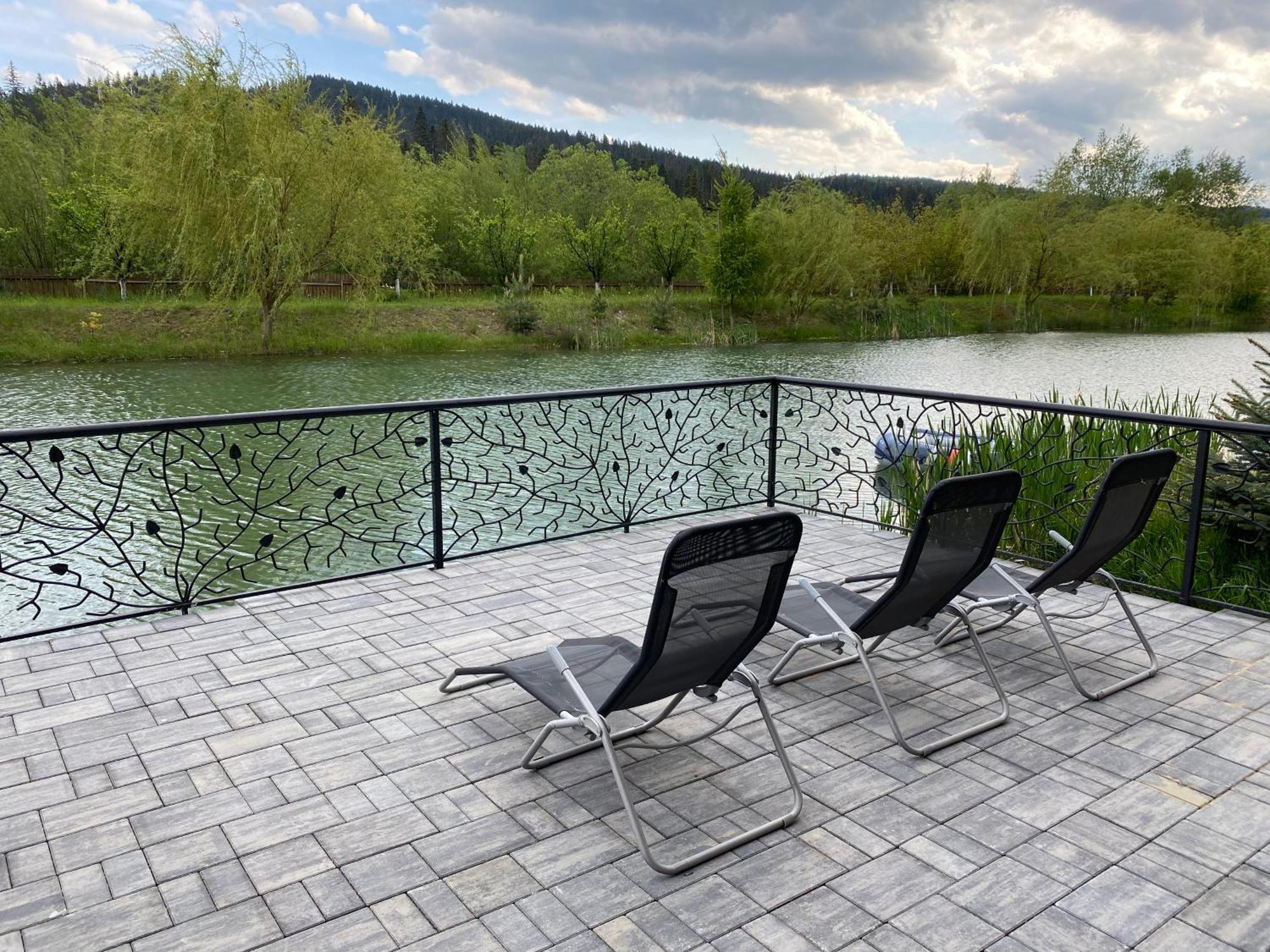 Moonlake Chalet Gainesti المظهر الخارجي الصورة